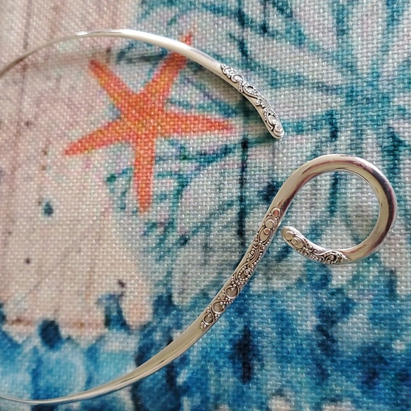 Sarda Artisan Gem Collection of Bali Sterling Silver Collar Necklace - Picture 12 of 16